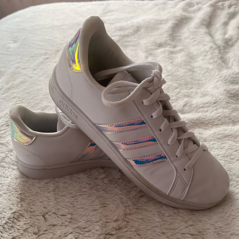 Woman’s adidas grand court 2.0 tennis shoes